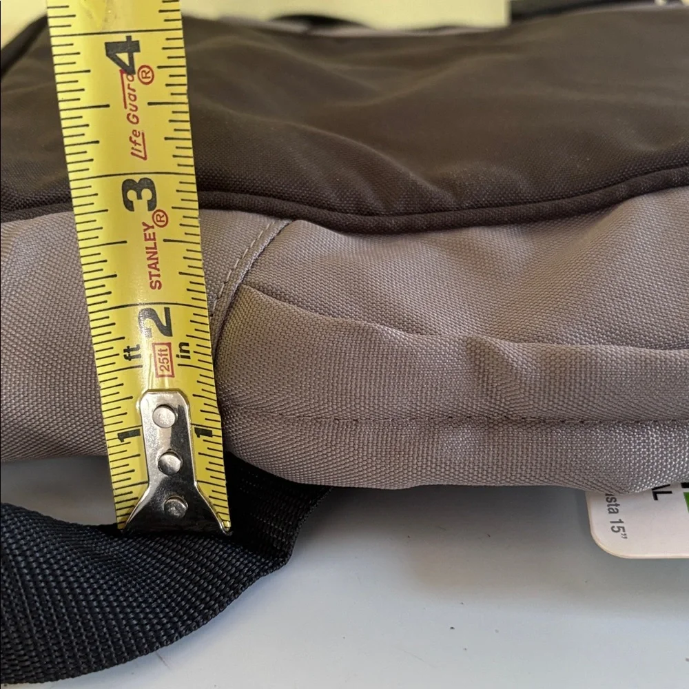Smash NWT Gray Poly Vertical Slim Laptop Messenger Bag